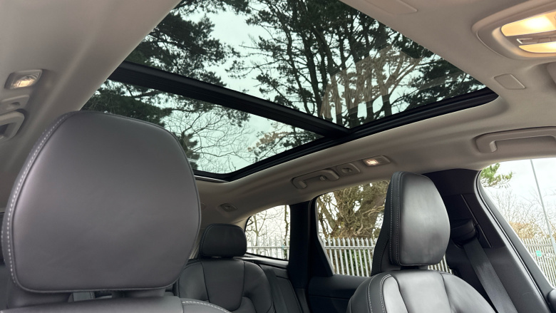 Volvo XC60 2.0 B5P Ultimate Dark 5dr AWD Geartronic Petrol Estate